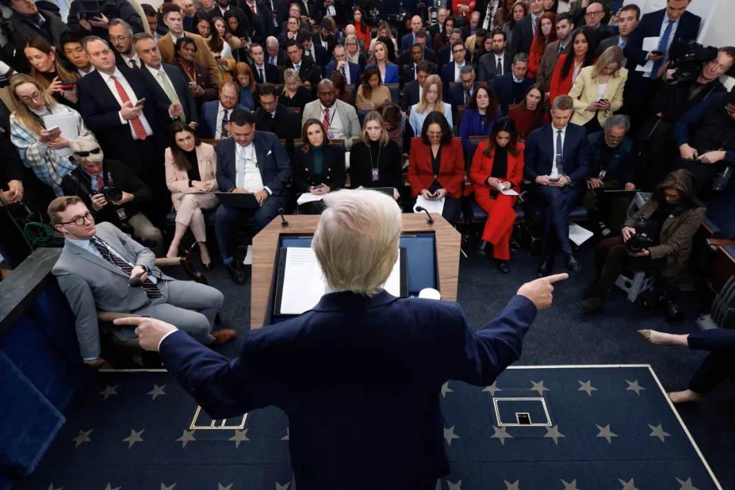 «Нас чекає страшне фашистське XXI століття»: як Трамп легітимізував хаос в американській політиці Трамп, нормалізація девіації, вибори в США 2026, геополітика, допомога Україні, демократія.