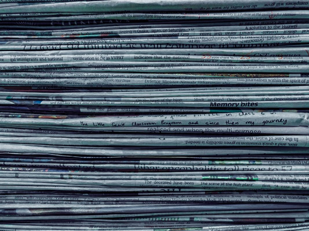 Аналітичний дайджест українських медіа за 24–25 липня 2026 Стос українських газет — огляд провідних медіа за добу