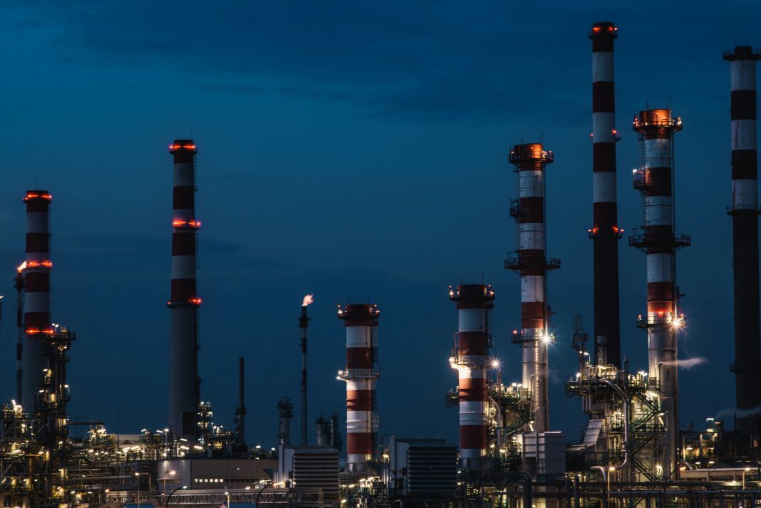 Дайджест західної преси за 27 липня 2026: нафтова криза Кремля, перемир’я як зброя і новий трансатлантичний торг Нафтопереробний завод — символ ударів по енергетиці РФ