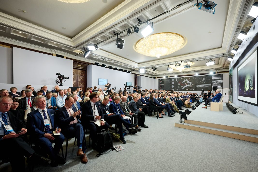 Що відбулося на YES 2026: повний огляд панелей та виступів Що відбулося на YES 2026: повний огляд панелей та виступів